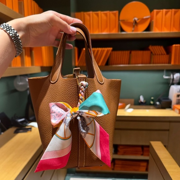Hermes Handbags - Hermes picotin 18 gold / gold hardware camel brown handbag twilly lock